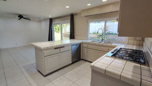 //hemlane-production.s3.amazonaws.com/uploads/property_listing_photos/3ca6b112-652f-4801-9910-139c70933bee/kitchenviewcomplete.jpg