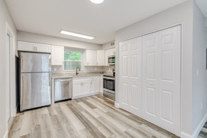 //hemlane-production.s3.amazonaws.com/uploads/property_listing_photos/3e3abdf6-7e58-4149-8915-49d36f1a215a/N 50th St Unit F-5.jpg