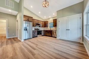 //hemlane-production.s3.amazonaws.com/uploads/property_listing_photos/3fbfd12a-eff9-41d6-82da-8694008e90fe/708 Harrison Ave 11 - Front Unit_ Large.jpeg