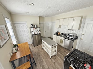 //hemlane-production.s3.amazonaws.com/uploads/property_listing_photos/40d59c21-7fba-40e7-af36-31434f90e369/05.jpg