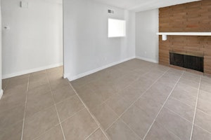 //hemlane-production.s3.amazonaws.com/uploads/property_listing_photos/427b1ea5-6043-4993-a479-5d2ebfee7d9c/01.jpg