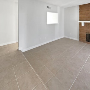 //hemlane-production.s3.amazonaws.com/uploads/property_listing_photos/427b1ea5-6043-4993-a479-5d2ebfee7d9c/01.jpg