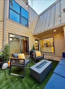 //hemlane-production.s3.amazonaws.com/uploads/property_listing_photos/42c9da29-50db-4c6f-8bee-194a30c61f0c/3929 BV F Courtyard.jpg