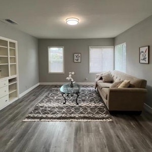 //hemlane-production.s3.amazonaws.com/uploads/property_listing_photos/42d13310-ffd6-43f4-9e24-a80c12b2d9db/1.jpg
