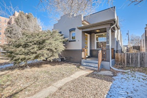 //hemlane-production.s3.amazonaws.com/uploads/property_listing_photos/46dd5772-fa18-482f-aad7-eccad1de3ece/03 Exterior Front.jpg