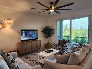 //hemlane-production.s3.amazonaws.com/uploads/property_listing_photos/48b56846-cd04-4cf3-8503-133411c459a3/Living room.jpg