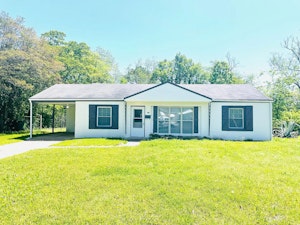 //hemlane-production.s3.amazonaws.com/uploads/property_listing_photos/4b1724e2-ed63-443c-972b-6112974292bb/Front door.webp