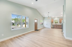 //hemlane-production.s3.amazonaws.com/uploads/property_listing_photos/4ba0851c-6773-4c01-aa36-043d07477aeb/Apt 2 - 515 Harrison Ave 06 Large.jpeg