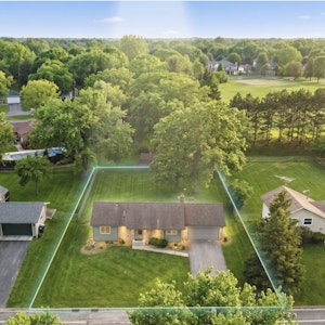//hemlane-production.s3.amazonaws.com/uploads/property_listing_photos/4cdf06a2-4815-4975-b153-51bcab9380c5/01-web-or-mls-901 E 143rd St-1 .jpg