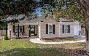//hemlane-production.s3.amazonaws.com/uploads/property_listing_photos/4ec7687d-cc81-41a9-ba0a-4d2774d31063/1.jpg