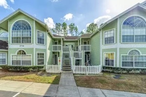 //hemlane-production.s3.amazonaws.com/uploads/property_listing_photos/4f5fe215-4c11-43e7-952a-3df51e037586/front entry 2016.jpg