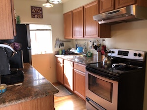 //hemlane-production.s3.amazonaws.com/uploads/property_listing_photos/4f910c95-b232-4c41-bbc1-454b298f2c1f/Kitchen.jpg