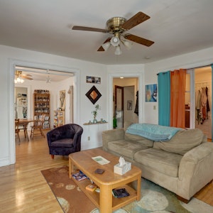 //hemlane-production.s3.amazonaws.com/uploads/property_listing_photos/4f9bfcd0-4aea-4d69-b06a-d748c945bf5a/1049 E Gorham St Madison-49.jpg