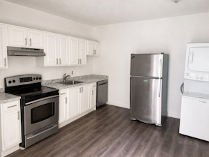 //hemlane-production.s3.amazonaws.com/uploads/property_listing_photos/4f9c3d6a-38bb-4622-8b39-375628b8c098/01-kitchen-close-master.png