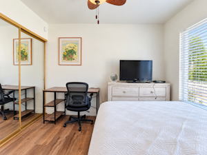 //hemlane-production.s3.amazonaws.com/uploads/property_listing_photos/4ffd5abc-a29d-44db-a6a5-3889b63cb156/Bright, polished property interior-5.png