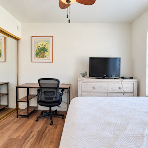 //hemlane-production.s3.amazonaws.com/uploads/property_listing_photos/4ffd5abc-a29d-44db-a6a5-3889b63cb156/Bright, polished property interior-5.png
