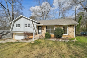 //hemlane-production.s3.amazonaws.com/uploads/property_listing_photos/50a4c6b4-9faf-4cf6-81fa-8c0bc48a6ee0/4-web-or-mls-1409 Medina Ln-S0503-004.jpg