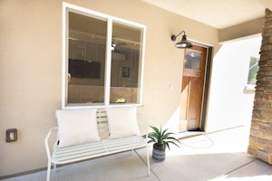 //hemlane-production.s3.amazonaws.com/uploads/property_listing_photos/51067b1c-97ca-4ba2-99f9-0846e5ccc9c9/1.jpg