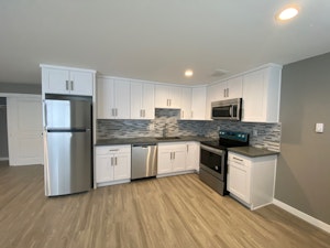 //hemlane-production.s3.amazonaws.com/uploads/property_listing_photos/533598b0-97bb-477a-99bd-70baa5e933ba/Kitchen cabinets.jpg