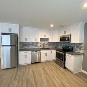 //hemlane-production.s3.amazonaws.com/uploads/property_listing_photos/533598b0-97bb-477a-99bd-70baa5e933ba/Kitchen cabinets.jpg