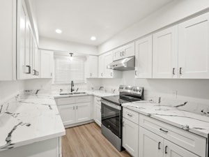 //hemlane-production.s3.amazonaws.com/uploads/property_listing_photos/562db35e-2ef8-4779-8ac6-002d34e8e529/2118 N. Glenn 2122-6.jpg