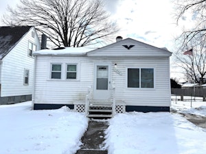 //hemlane-production.s3.amazonaws.com/uploads/property_listing_photos/566bb411-2fa2-4677-a642-b97b4c762d38/Fisher front exterior - updated.jpg