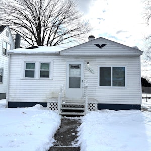 //hemlane-production.s3.amazonaws.com/uploads/property_listing_photos/566bb411-2fa2-4677-a642-b97b4c762d38/Fisher front exterior - updated.jpg