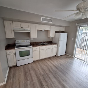 //hemlane-production.s3.amazonaws.com/uploads/property_listing_photos/574d4106-c667-4f75-96e7-d2bea328ba78/Front Pic.jpg