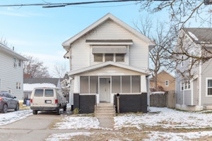 //hemlane-production.s3.amazonaws.com/uploads/property_listing_photos/59538107-4fb5-4a0d-ac17-793fb4cc5d6c/4Y5A9817 (1).jpg