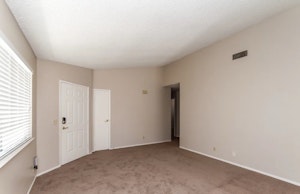 //hemlane-production.s3.amazonaws.com/uploads/property_listing_photos/5985a160-7bfe-4aba-bb2e-bfcdcc179bb4/photo_2025-10-09_04-09-36 (3).jpg