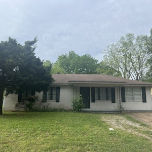 //hemlane-production.s3.amazonaws.com/uploads/property_listing_photos/59ce17d8-31bb-4bd2-9988-bf5c7b8c259e/Photo Apr 25 2024, 8 26 29 AM.jpg