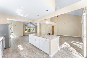 //hemlane-production.s3.amazonaws.com/uploads/property_listing_photos/5abc0070-858f-400c-84b3-a574f7926eba/17-334 Moonstone Bay Dr Oceanside-17.jpg