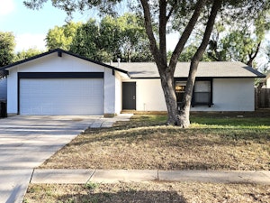 //hemlane-production.s3.amazonaws.com/uploads/property_listing_photos/5c1ddb47-7e7f-4e0c-9539-95dda9dc28fb/Front of Home.jpg