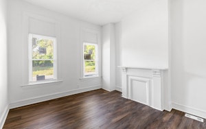 //hemlane-production.s3.amazonaws.com/uploads/property_listing_photos/5fc761c0-d4ca-419a-9b87-df5bfc0ecd90/4818 Cote Brilliante Avenue-25.jpg