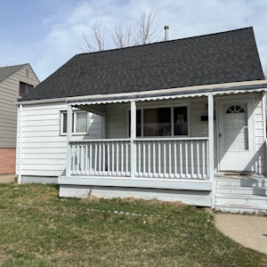 //hemlane-production.s3.amazonaws.com/uploads/property_listing_photos/60639570-93d9-4b92-87b5-dc49e45878de/24448 Bolam Front.jpg