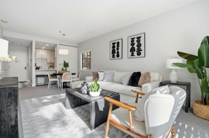//hemlane-production.s3.amazonaws.com/uploads/property_listing_photos/6166c5c8-389b-471d-b08b-a2363558c4d3/02.jpg