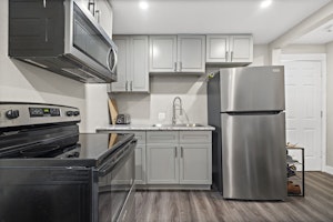 //hemlane-production.s3.amazonaws.com/uploads/property_listing_photos/6239cd05-0938-480b-a015-476a33f9a683/4-web-or-mls-1811 21st St 7 Wide-21.jpg