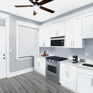//hemlane-production.s3.amazonaws.com/uploads/property_listing_photos/631e53ab-e2ca-47b8-97be-5eacb9a473fe/5341-53 S. Indiana Pic 29.jpg