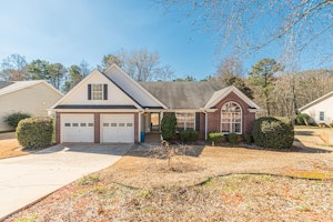 //hemlane-production.s3.amazonaws.com/uploads/property_listing_photos/640a9e6a-817d-49a3-9185-f02654189e35/2-web-or-mls-Lakeview Cir-2.JPG