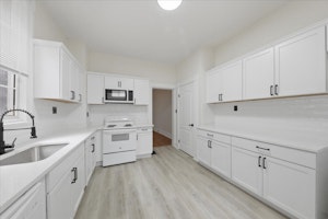 //hemlane-production.s3.amazonaws.com/uploads/property_listing_photos/645dfc91-ad37-4dca-bdba-78b1d95c2ec2/17-Kitchen.jpg