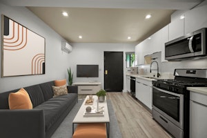 //hemlane-production.s3.amazonaws.com/uploads/property_listing_photos/64a66b36-90c7-4607-a5bf-d76d67f0a6ee/original (19).jpg