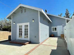 //hemlane-production.s3.amazonaws.com/uploads/property_listing_photos/67b3b023-67cf-4892-a585-deac63718035/belle front.webp