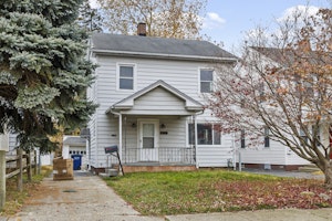 //hemlane-production.s3.amazonaws.com/uploads/property_listing_photos/67f2bc12-0360-4f10-acd9-c0244f69118d/4Y5A9760 2.JPG