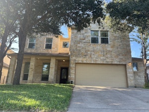 //hemlane-production.s3.amazonaws.com/uploads/property_listing_photos/6a7de1e3-eef1-4bcd-ab66-8410922cf3ad/IMG_4385 (1).jpeg