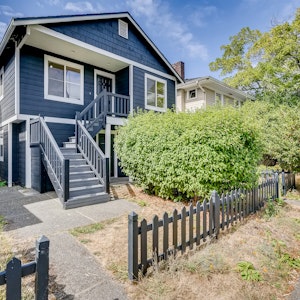 //hemlane-production.s3.amazonaws.com/uploads/property_listing_photos/6ac55e20-4418-4a4e-a377-e793ab61af0a/01 Exterior Front.jpg