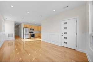 //hemlane-production.s3.amazonaws.com/uploads/property_listing_photos/6ae8d24a-c454-4b67-be19-1a41dc068753/2811 West Jackson Blvd. #3 Chicago (Tri-Taylor) Unit Photo 5.jpeg