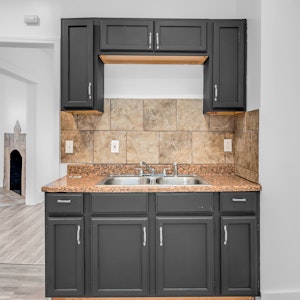 //hemlane-production.s3.amazonaws.com/uploads/property_listing_photos/6c6e7abb-306f-4340-a6ad-00f86a3353a8/14601 Benwood Avenue-14.jpg