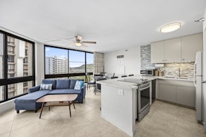 //hemlane-production.s3.amazonaws.com/uploads/property_listing_photos/6c709aa7-c467-44ad-b71f-64967ae513de/01 jpeg.JPG