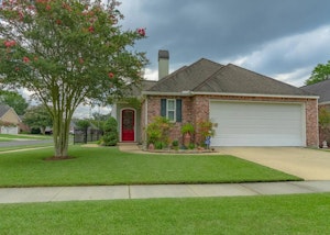 //hemlane-production.s3.amazonaws.com/uploads/property_listing_photos/6cb673be-8a16-439c-8e94-563cca2b4093/Screenshot 2025-12-03 121200.jpg