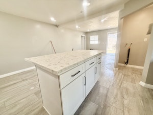 //hemlane-production.s3.amazonaws.com/uploads/property_listing_photos/6cc1ea3e-5ed9-4dae-b4ca-c7d30fb5cb31/Living Room.jpeg